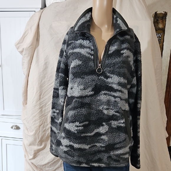 Cozy Sherpa Sweaters - Gray Camouflage V-Neck Sweater